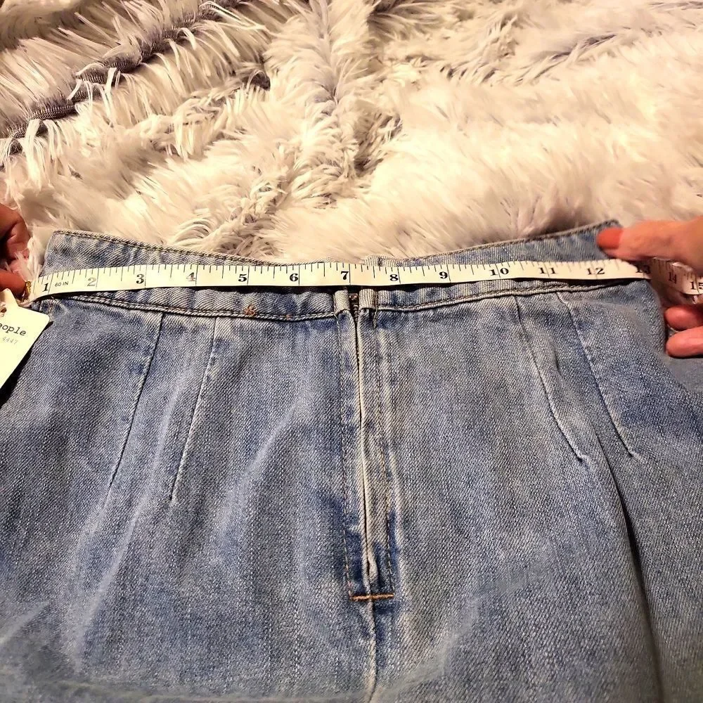 Free people mini skirt NWT, SIZE 2- denim